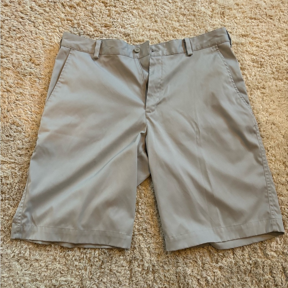 Gently used Nike dri-fit golf shorts